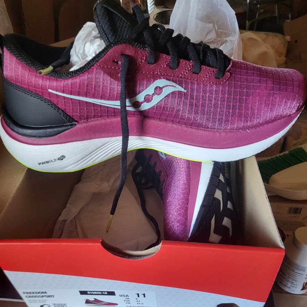 Saucony Freedom Crossport size 11 brand new